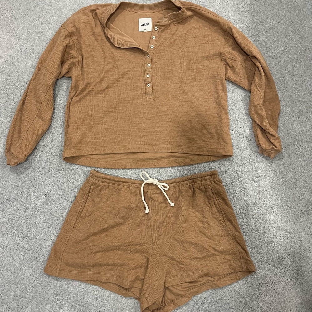 Aerie matching shorts and semi cropped sweatshirt